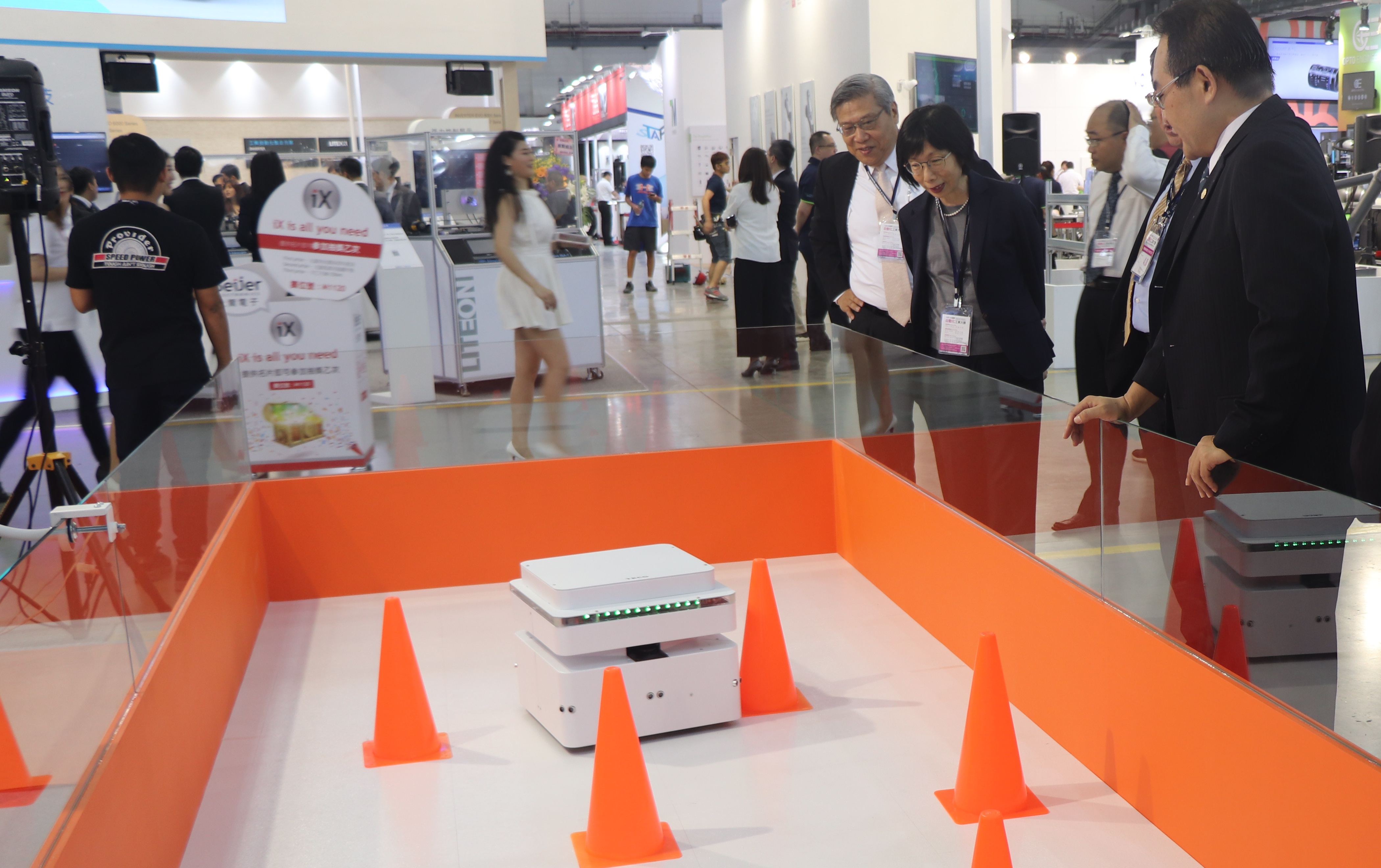 自动化展热闹登场 东元「智能移动平台」抢攻机器人市场